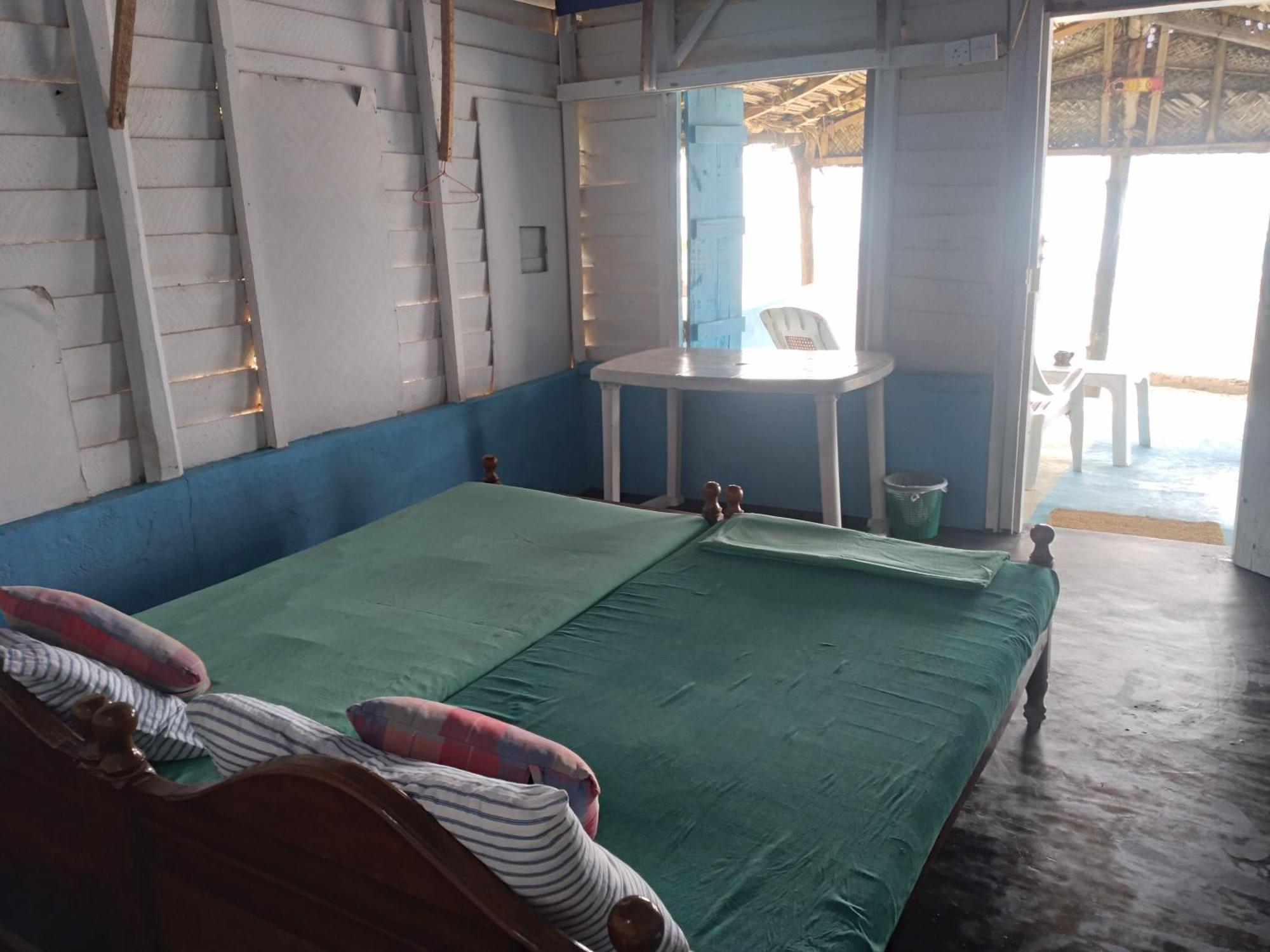 Happy Beach Cabana 汉班托塔 外观 照片