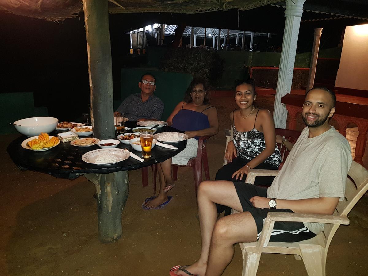 Happy Beach Cabana 汉班托塔 外观 照片